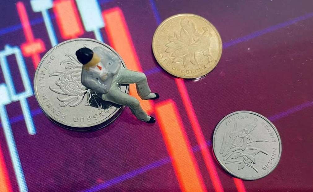 Tech ETFs Surge in Hong Kong Amid Net Outflows